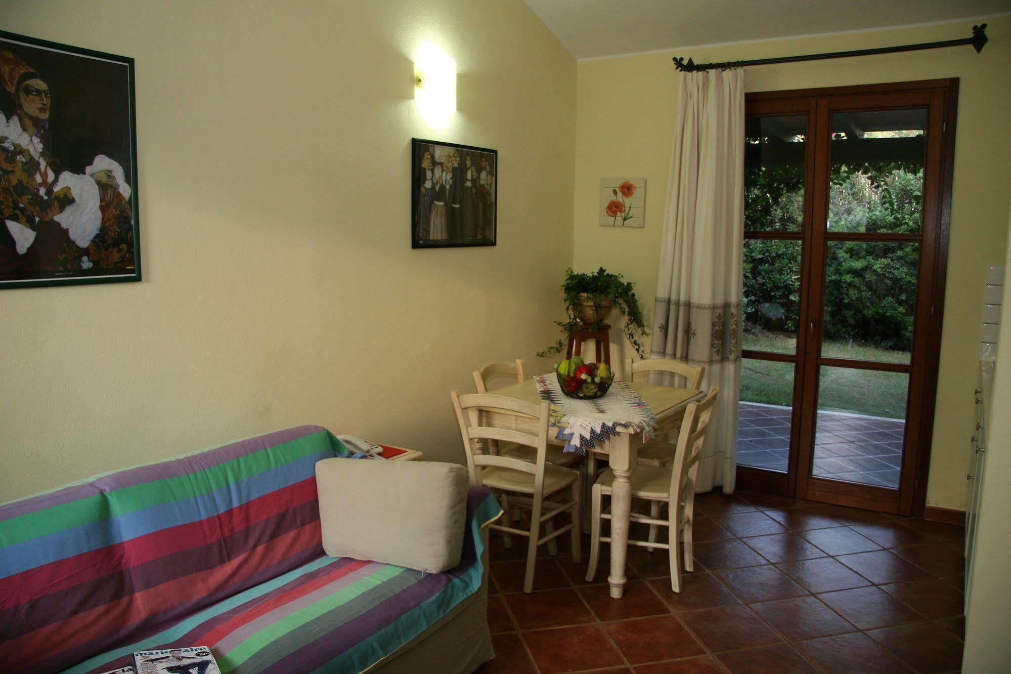 Borgo Degli Ulivi Aparthotel Àrbatax Esterno foto